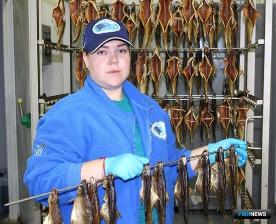 Ученые готовят нормы по выходу продукции при копчении сибирской рыбы