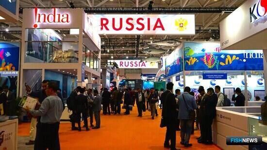 Российские рыбопромышленники развивают связи на выставке в Циндао